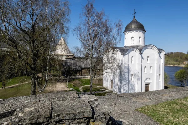 圣乔治教堂在城堡的旧 Ladoga.Russia. — 图库照片