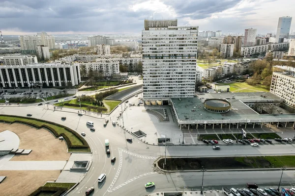 La vista dalle altezze del complesso della piazza Pobedy i — Foto Stock