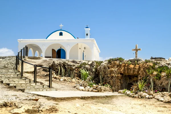Церковь Святой Теклы на Средиземном море в Айя-Напа — стоковое фото