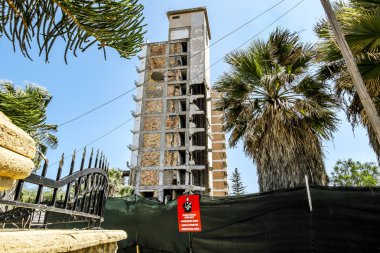 Varoşa Famagusta'deki / daki terk edilmiş hayalet şehir. Kuzey Kıbrıs Türk Cumhuriyeti.
