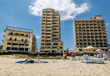 Varoşa Famagusta'deki / daki terk edilmiş hayalet şehir. Kuzey Kıbrıs Türk Cumhuriyeti.
