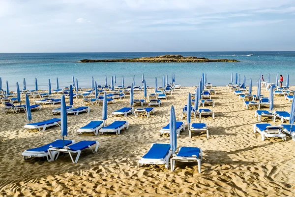 Hoteles y playa en Fig Tree Bay en Protaras .Chipre . — Foto de Stock