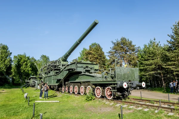Uitzicht op kanon en de rail Transporter op Fort Krasnaya Gorka — Stockfoto