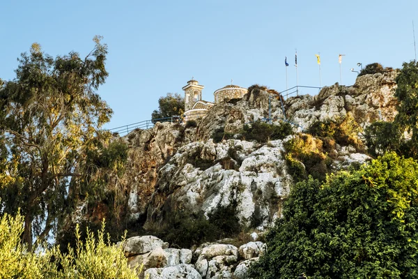 Kerk van St. Elias op een rots in Protaras. Cyprus. — Stockfoto