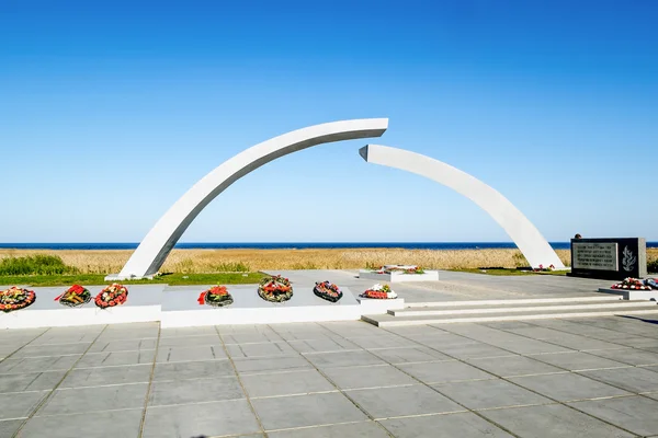 Blick auf das Denkmal zur Belagerung Leningrads "der zerbrochene Ring" — Stockfoto