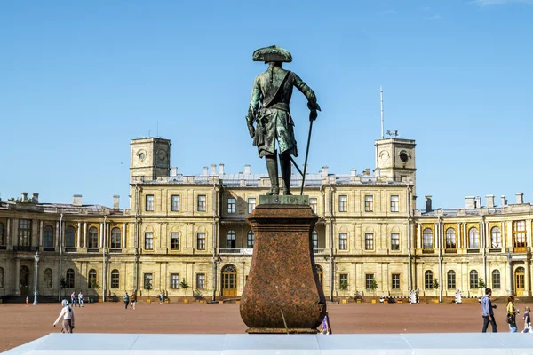 Statue of Paul First in front of the Palace in Gatchina . — Stock Photo, Image