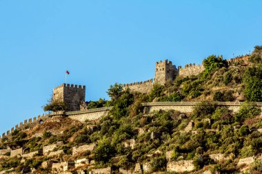 Alania.hindi. 4, 2020. Antik kalenin duvarları ve Türkiye 'nin Alanya kentindeki kule gündoğumunda görülüyor.