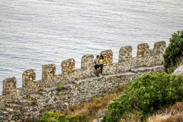 Alania Turkije September 2020 Man Vrouw Muur Van Een Middeleeuws — Stockfoto