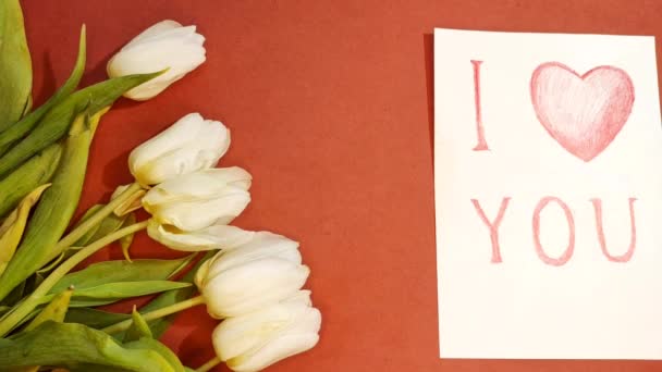 Bir Buket Güzel Lale Üzerinde Seni Seviyorum Yazan Bir Kağıt — Stok video
