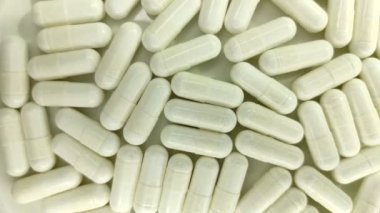  Doğal gıda destek hapları omega 3 kalsiyum, magnezyum ve B vitamini kapsülleri. 