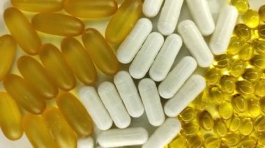  Doğal gıda destek hapları omega 3 kalsiyum, magnezyum ve B vitamini kapsülleri. 