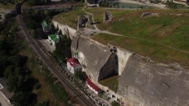  St. Clement Mağara Manastırı ve Kırım Kalesi üzerinde uçuş.