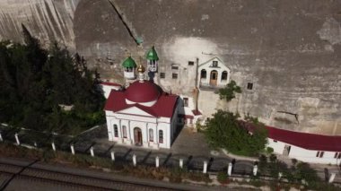  St. Clement Mağara Manastırı ve Kırım Kalesi üzerinde uçuş.
