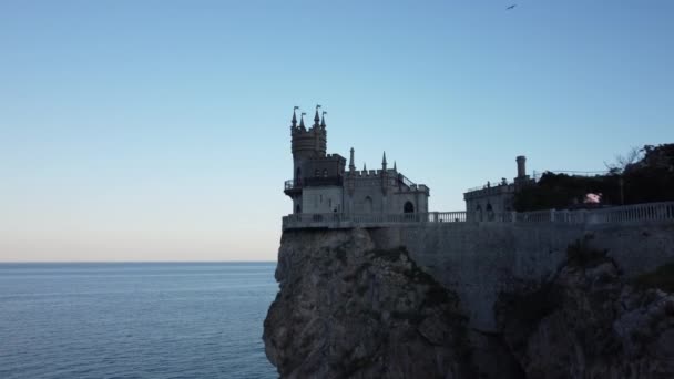 Flight over the Swallows Nest castle and the Black Sea at sunset in Crimea. — Stock Video