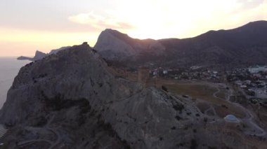 Sudak, Kırım 'daki antik Ceneviz kalesinin havadan görünüşü.