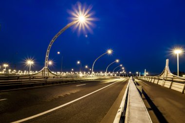 akşam illuminat, st. Petersburg çevre yolu Kavşağı