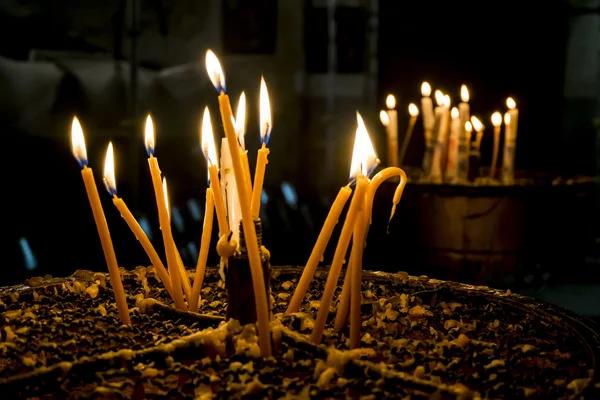 在耶稣诞生的伯利恒教堂蜡烛 — 图库照片