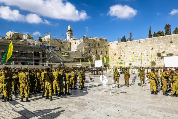 Unidades de combate en el ejército israelí prestaron juramento cerca del lamento — Foto de Stock