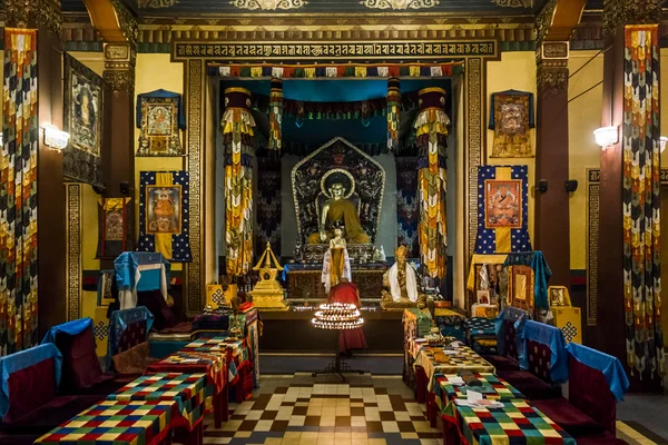 The Interior of the Buddhist temple — Stock Photo, Image