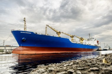 Bir büyük tanker gemi içinde Kargo Deniz bağlantı noktası, St. Petersburg Russi