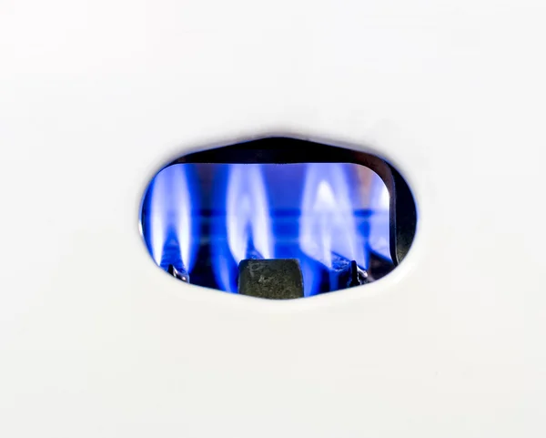 Vuur brandende gas mondstuk gas waterverwarmer — Stockfoto