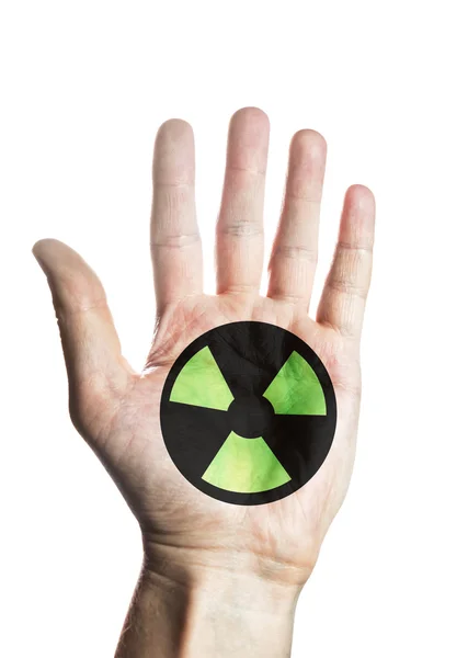 Sinal de radiação pintado na palma da mão do homem sobre fundo branco — Fotografia de Stock