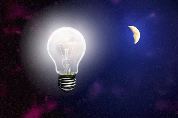 Lichtgevende licht op de achtergrond van de hemel met maan — Stockfoto
