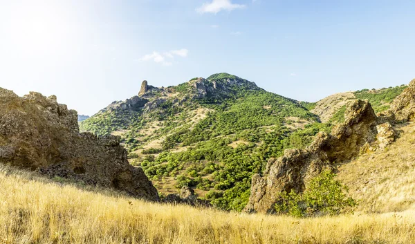 Crimea, volcán extinto Reserva montañosa Kara-Dag —  Fotos de Stock