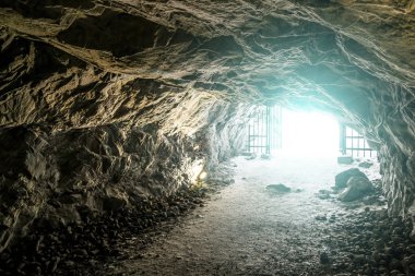 Rus Mountain Park mağaralarda sonunda parlak ışık