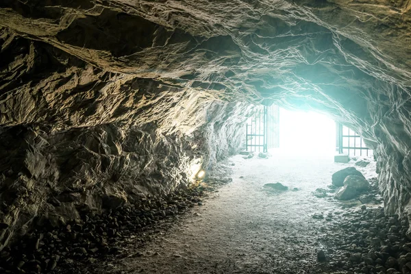Bright light at the end of the caves in the Mountain Park of Rus — Stock Photo, Image
