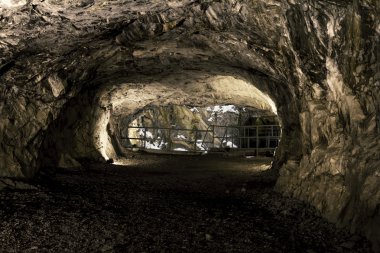 Mermer Ocağı Karelya, Ru Ruskeala terk edilmiş bir tünelde