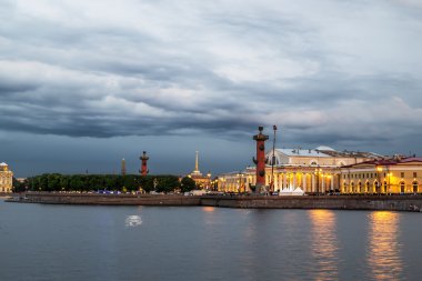rostral sütunları tarafından aydınlatma beyaz geceler şafakta yaktı 