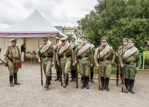 Vojáci císařské ruské armády v historických reconstructi — Stock fotografie