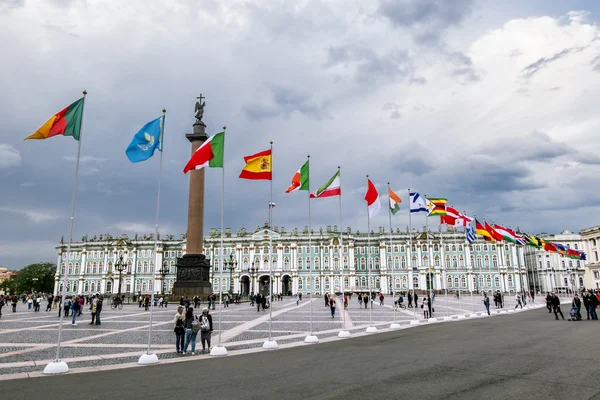 Weergave van Palace Square tijdens de internationale juridische forum in Sa — Stockfoto