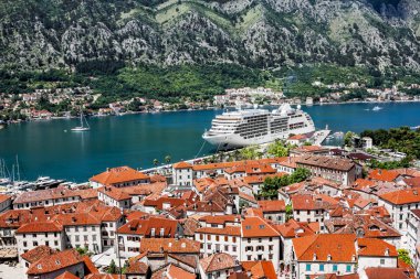 Navy Pier yolcu gemisi ve o çatılarının bakış