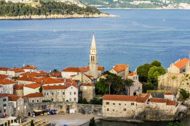 Eski şehir, Budva Karadağ gün batımında