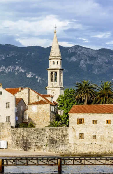 Staré město Budva v Černé hoře při západu slunce — Stock fotografie