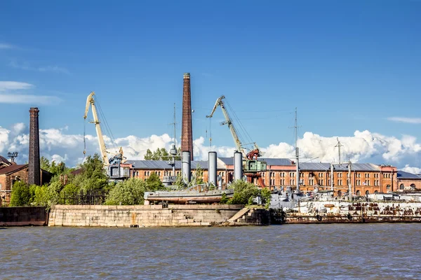 Crociera Aurora in riparazione al molo di Kronstadt.Saint-Petersb — Foto Stock