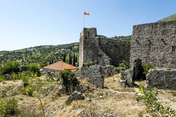 Pevnost v panelu staré město v Černé hoře na letní den — Stock fotografie