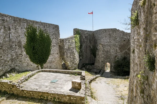 Festung in der Altstadt von Bar in Montenegro an einem Sommertag — Stockfoto