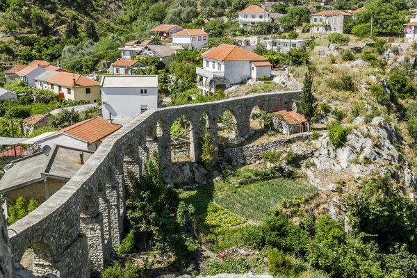 Acueducto en el casco antiguo de Bar. Montenegro . —  Fotos de Stock