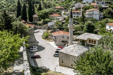 Eski şehir, Bar yakınındaki Karadağ'ın bir yaz gününde Camii