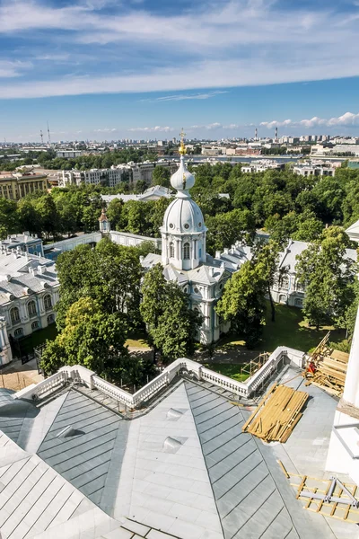 Widok z dzwonnicy katedry Smolny w Petersburgu C — Zdjęcie stockowe