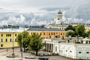 Çatıları ve Helsinki Senato Öf katedralde üzerinde göster