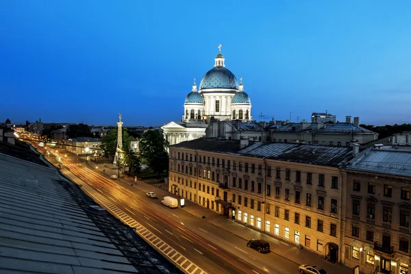 A vista para a Catedral de Trindade Izmailovsky em São Petersburgo — Fotografia de Stock