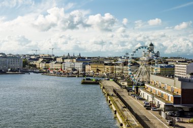 Alışveriş bölgesi ve Pier Helsinki bağlantı noktası. Finlandiya.