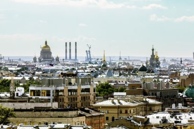 Bir yükseklikten şehir manzaraları St. Petersburg.Russ göster