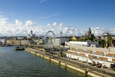 Alışveriş bölgesi ve Pier Helsinki bağlantı noktası. Finlandiya.