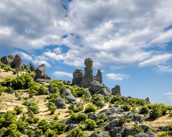 Bizarre rock formations on the plateau Demerdzhi in Crimea . — Stock Photo, Image