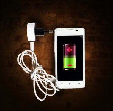 Pil ekran ve şarj tel ile Smartphone